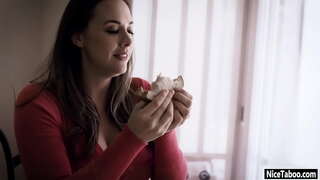 Ragveida MILF Chanel Preston nepieredzējis dick un fucked grūti