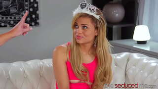 Divlje MILF po guzi I Lizao Sladak Teen