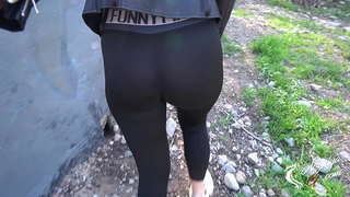 Passer oferts per xuclar la polla al parc amb creampie