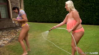 Dildo Pagpasok at Kinantot ng Sanggol para sa Dalawang nakalipas na