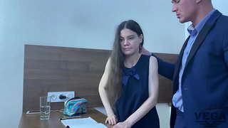 ¡LA CLASE EN CASA SE SALIÓ DE CONTROL Y LA MAESTRA QUERÍA FOLLAR AL ESTUDIANTE POR EL CULO