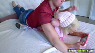 Sucking na fucking marafiki zake wa kiume jogoo na kufanya naye cum katika tits yake kubwa