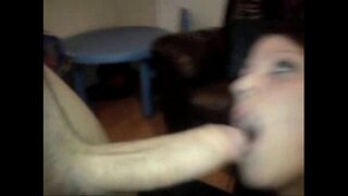 Многу убаво голема тврд кур добива вовлечени сува