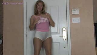 Perfect mature se masturbeaza