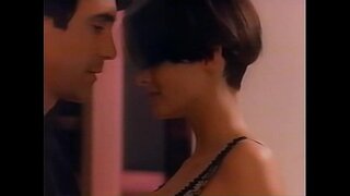 Wendy ਹੈਮਿਲਟਨ ਬਹੁਤ ਹੀ ਦੁਰਲੱਭ ਸੈਕਸ ਸੀਨ (ਸਕੋਰ)