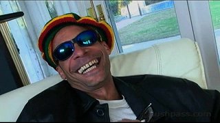 ميجان مونرو يحصل لها كس زوجته قصفت!