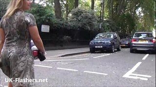 ���မ်ားမှိတ်တုတ်မှိတ်ရွှေရောင်အက်ရှငျးဆောက်အဦးအပြင် exhibitionism နှင့်အပျော်တမ်း voyeur ငယ်