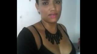 ���აც ის წავიდა out ერთად მისი მეგობრები და დარჩა მეუღლე სახლში დედა