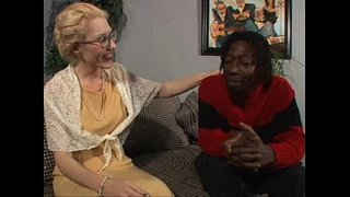 Топло бело русокоса зрели Dalny зема Byrons би-би-си во газот.