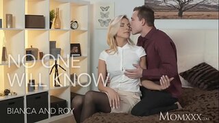 Flava officium bulla est, libenter illa circumvenit in virum cum officium j.