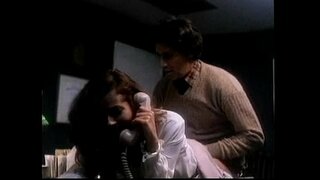 Veronica meunang panties nya ditarik turun jeung panas anal di kantor