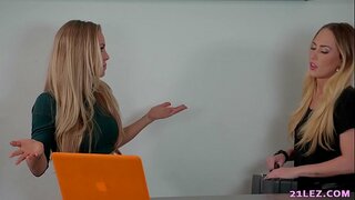 ���ੈਸਬੀਅਨ ਏਜੰਟ ਫੜਿਆ ਲਿਆ ਕੇ ਇੱਕ sexy ਜਾਸੂਸੀ