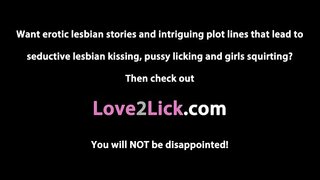 Latina frogatzen shes lesbiana arabera licking bere co-langileen pussy