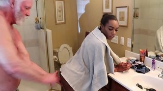 Chanel Skye មាត់លឿងផ្កាឈូក Pussy ប្ដូលាប្ដូរំន្ធគូថក្មេងលេង