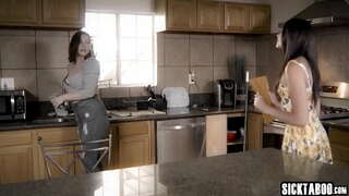 Sexy ਸੋਹਣੀ ਕੁੜੀ ਭੰਨਦਾ ਹੈ, ਇਸ ਲਈ ਹਾਰਡ ਇੱਕ ਵੱਡੀ ਲੂੰਡ ਮੁੰਡਾ