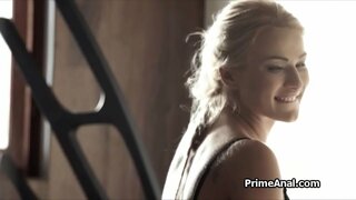 ���က်စအိုနှင့်အတူပူပြင်းတဲ့ဆံပင်ရွှေရောင်